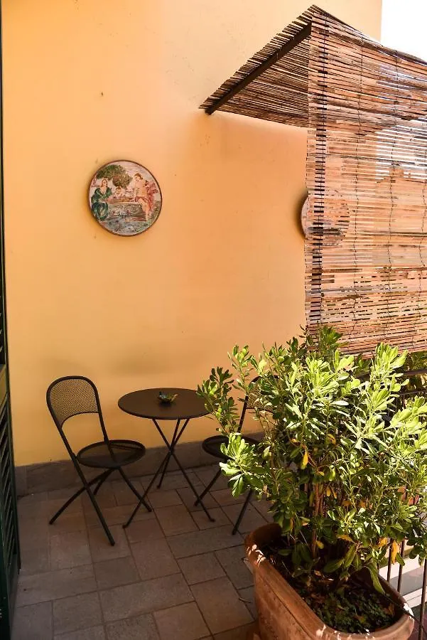 Lily Apartment Florence Italy